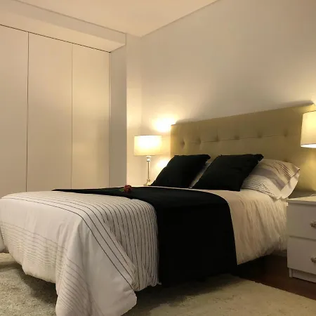 Deluxe - Train Station, Center *