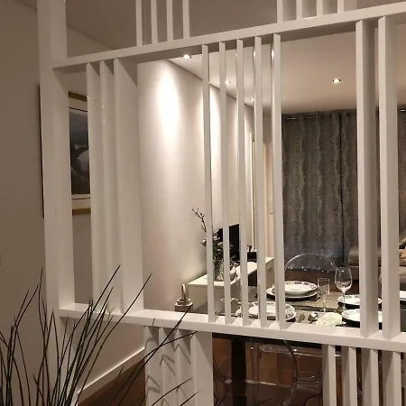 Deluxe - Train Station, Center *