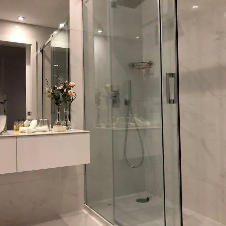 Deluxe - Train Station, Center Aveiro